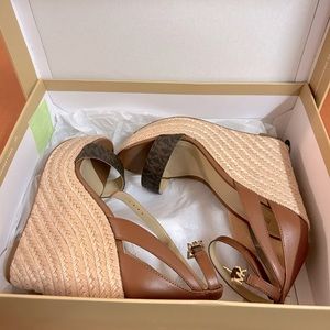 BRAND NEW Michael Kors - Kimberly Leather Wedge Sandal (SIZE 6.5)